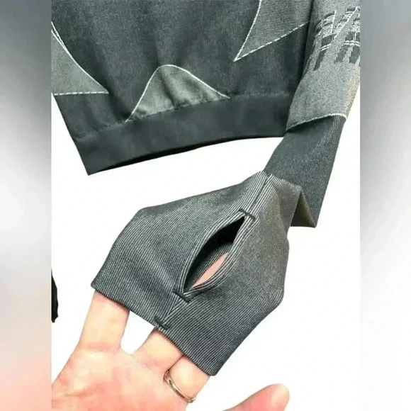 NWOT GYMSHARK GRAY TURBO SEAMLESS CROP TOP - Picture 5 of 6